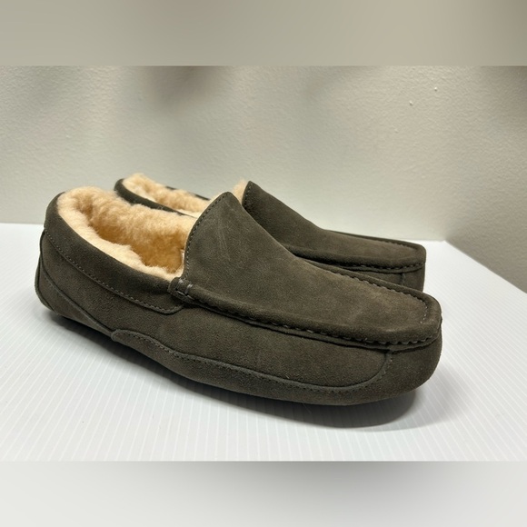 UGG MEN'S ASCOT GRAY SUEDE‎ SLIPPER US SIZE 8 NWOT - Picture 2 of 9